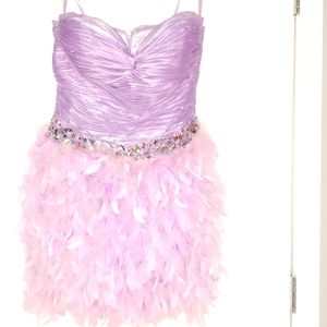 Perfect for a holloween costume! Amazing purple dress 👗 💜